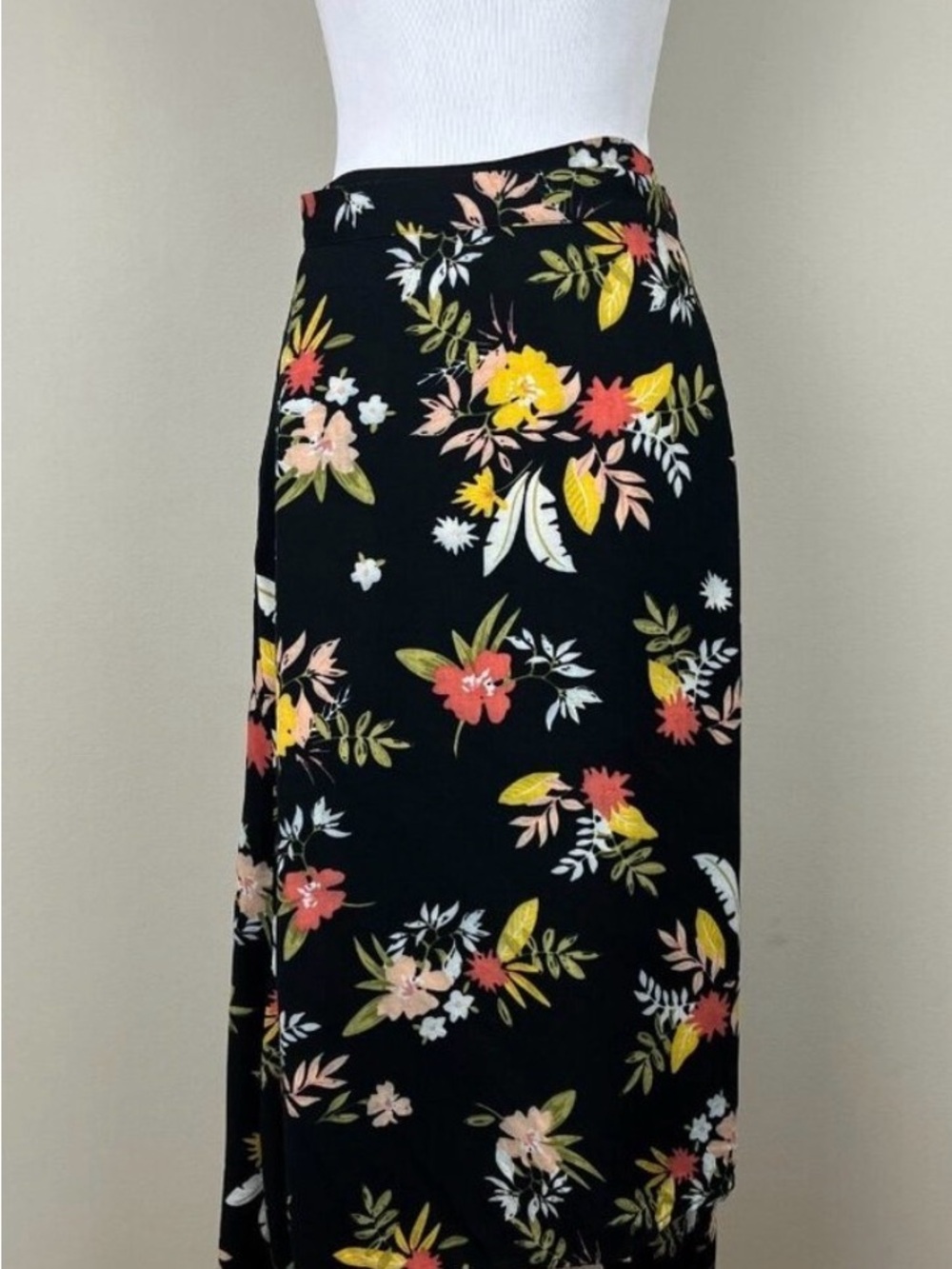 Saltwater LUXE Black Floral Wrap tie easy Skirt - small P
